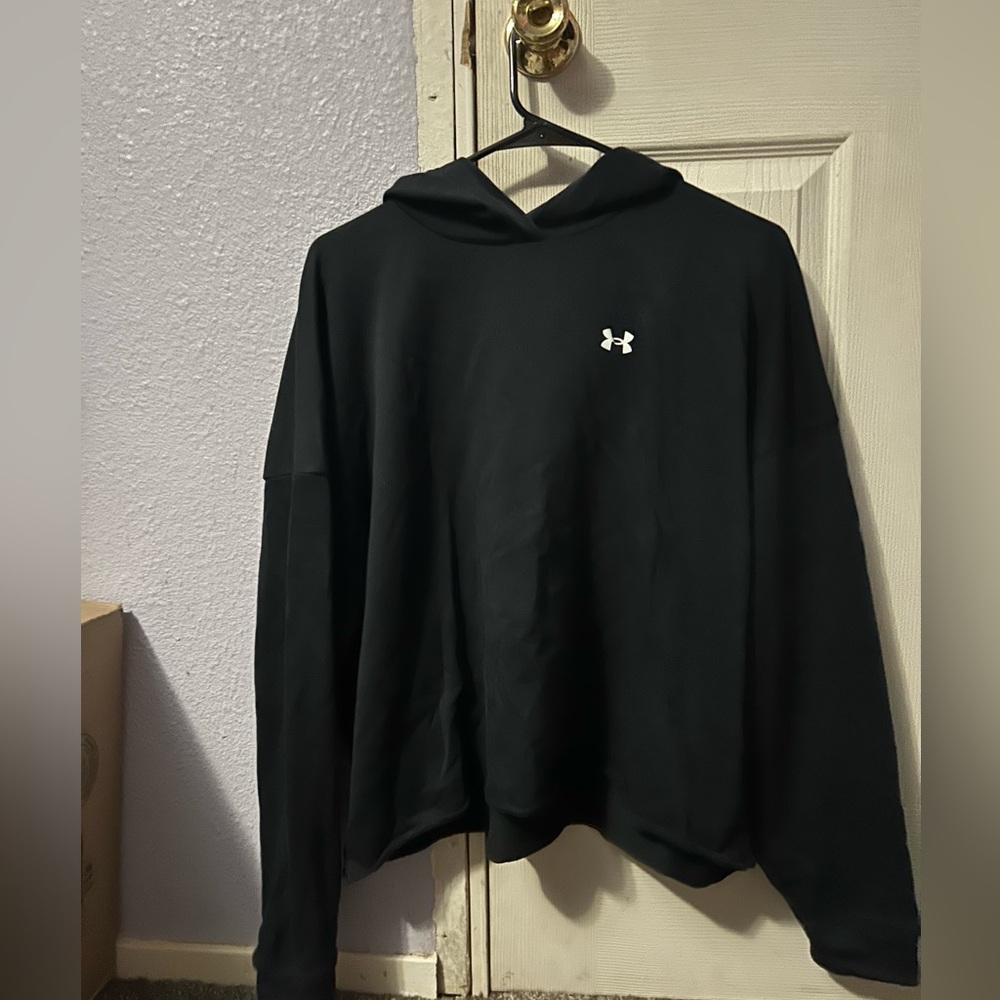 Under Armour Classic Black Pullover-never worn